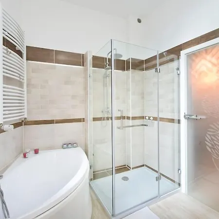 Lovely Down Town Apartment By The Motlawa River Gdansk Exterior photo